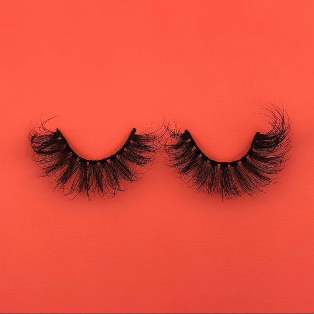 Hikilla “7 Wonders” Long, Natural Lashes